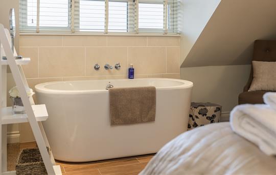 Cowslip Cottage bath