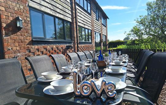 Alfesco dining with stunning views