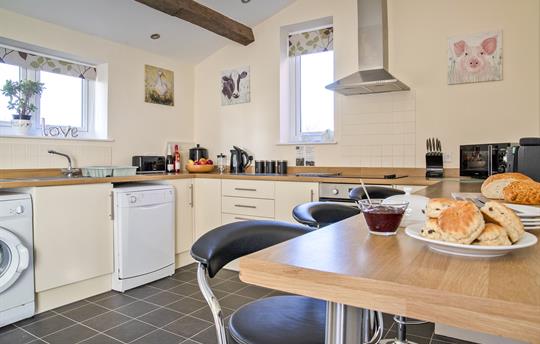 Have tea at the Breakfast Bar