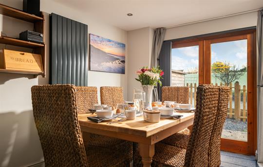 Coach House Dining table