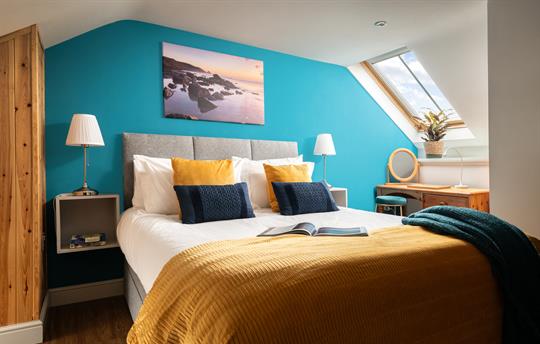 Main bedroom with king size bed