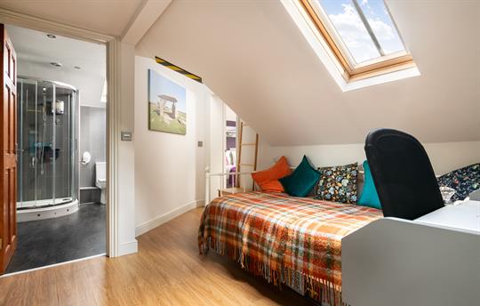 Landing with daybed and workdesk