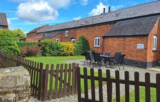 William's Hayloft with enclosed garden & patio