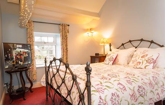 Super King size bedroom at Urlay Nook