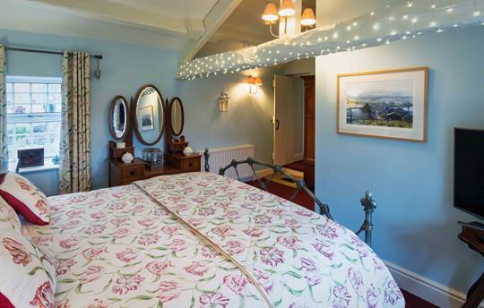 Super King size bedroom at Urlay Nook