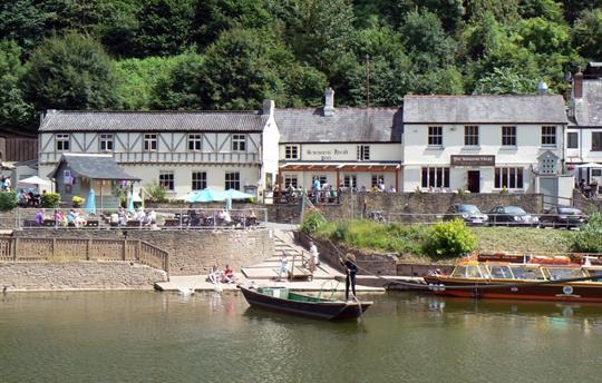Symonds Yat Ferry and pub – a perfect river escape