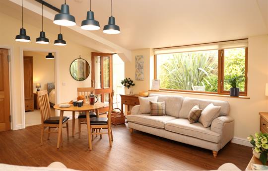 Open plan sitting room with dining area