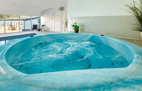 Wonderful hot tub next to the swimming pool