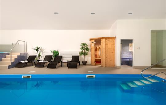 Relaxed seating, sauna and steam room, just chill 