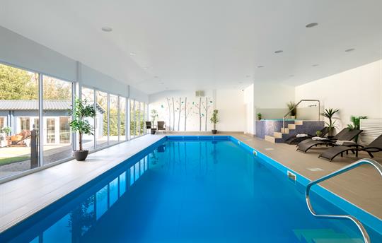 Stunning warm 12m swimming pool, constant depth 