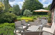 De tuin in mei bij The Cider Mill