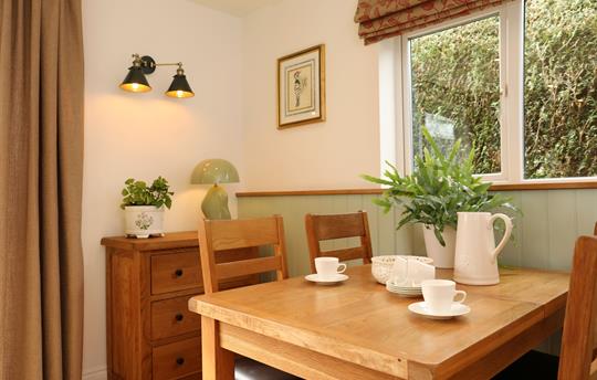 Dining area seating up to 4