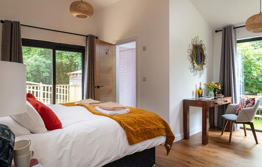 Pipistrelle Barn Master Ensuite Bedroom