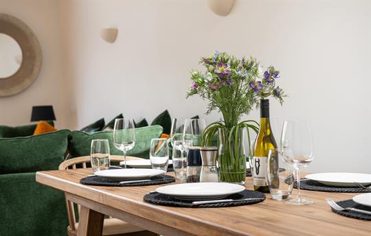 Pipistrelle Barn Dining