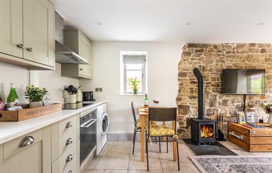 Cottage kitchen/dining