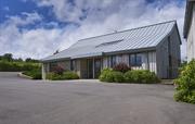 Enclosed garden, car park, private electric gate