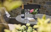 Fully enclosed garden dog friendly, 