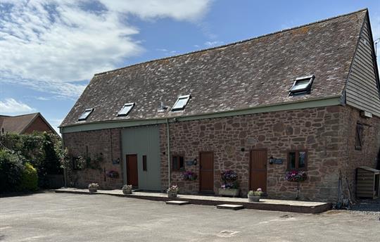 Exterior and parking for Drake, Cart and Duck 