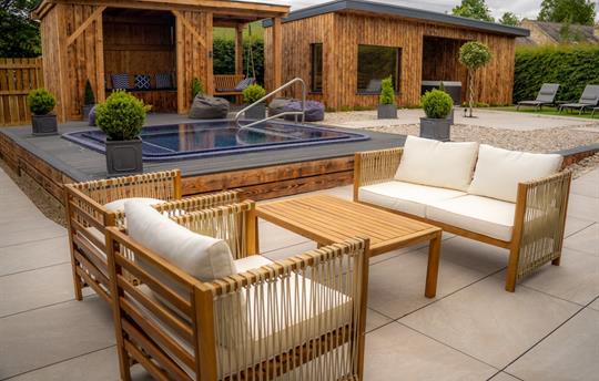 Outdoor Spa Garden Area