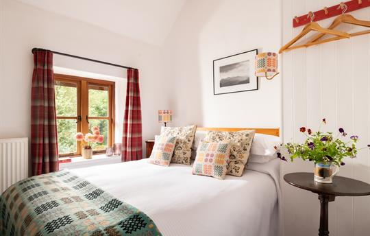 Ty Trol double bedroom, Gwanas Fawr Cottages