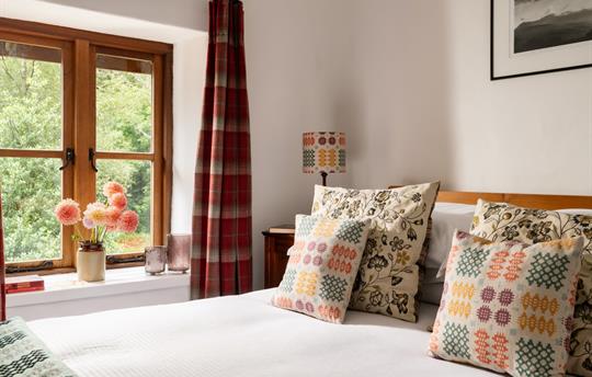 Ty Trol double bedroom, Gwanas Fawr Cottages