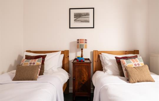 Ty Trol twin bedroom, Gwanas Fawr Holiday Cottages