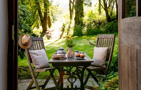 Ty Trol patio, Gwanas Fawr Holiday Cottages