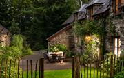 Schemering buiten Ty Neaudd, Gwanas Fawr Cottages