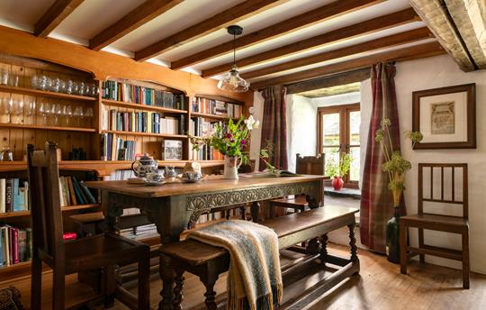 Ty Neuadd dinning area, Gwanas Fawr Cottages