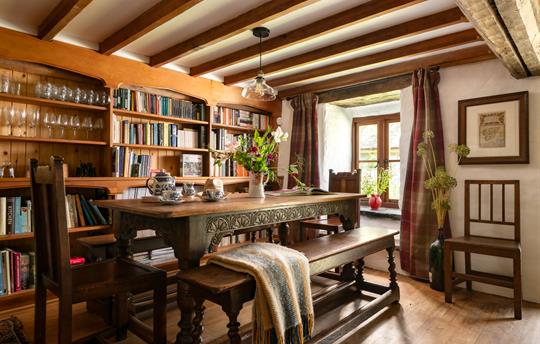 Ty Neuadd dinning area, Gwanas Fawr Cottages