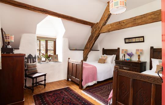 Ty Neuadd twin bedroom, Gwanas Fawr Cottages