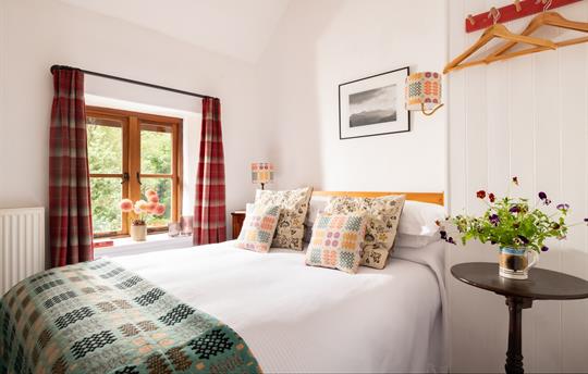 Ty Trol double bedroom, Gwanas Fawr Cottages