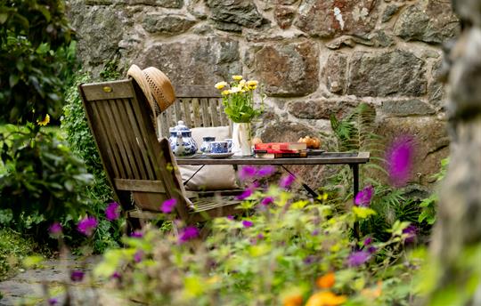 Ty Trol patio, Gwanas Fawr Holiday Cottages