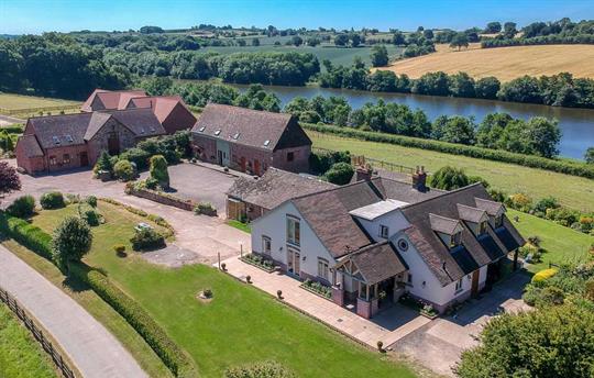 Beautiful Birdseye views over The Dinney