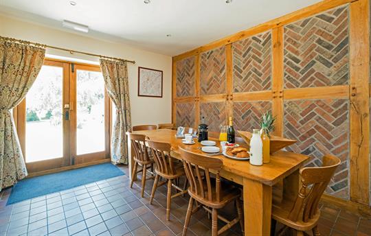 Dine together - oak table seating up to 10