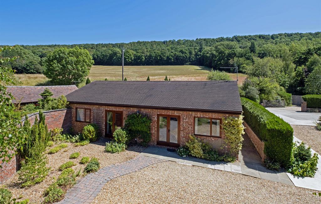 Family & Dog-Friendly Escape for Up to 8