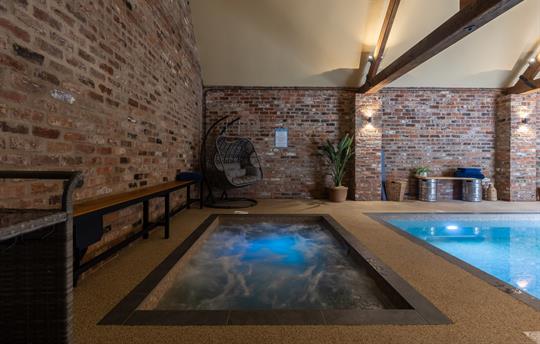 Swimming Pool Jacuzzi