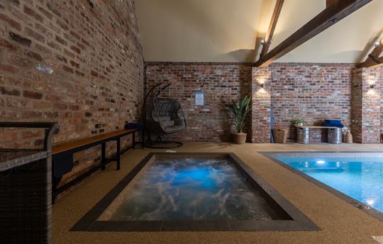 Swimming Pool Jacuzzi