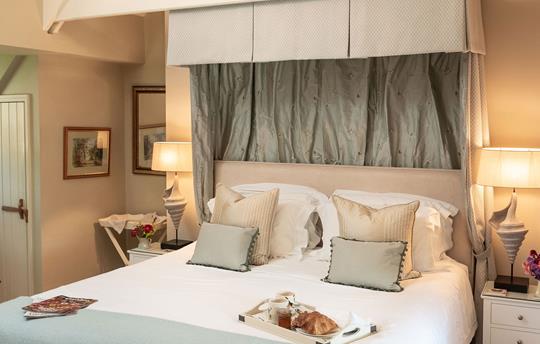 Ring and Thimble luxurious bed