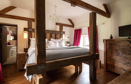 Heather Cottage Four Poster Bed
