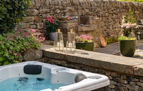 Heather Cottage Hot tub and BBQ