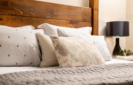 Honeysuckle Cottage Bed