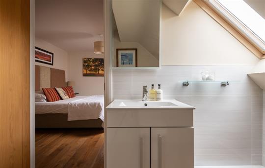 En suite in Kingfisher