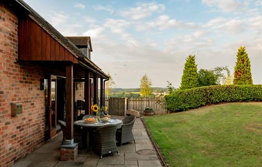 Patio area in Kingfisher