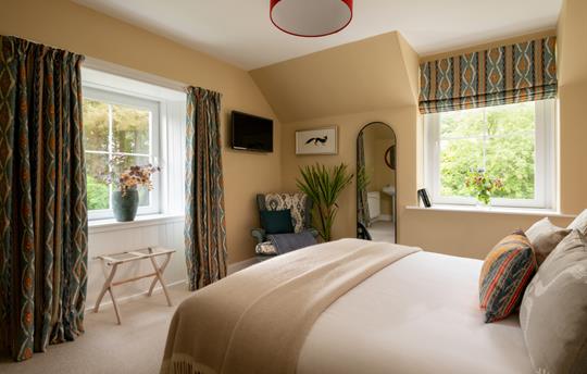 Double bedroom with king sized bed (5ft) and basin