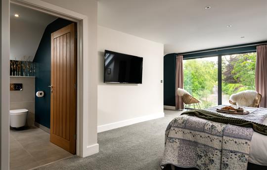 bedroom with ensuit