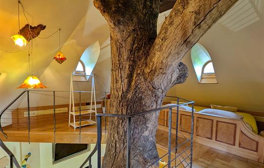 Super king bed with stargazing window