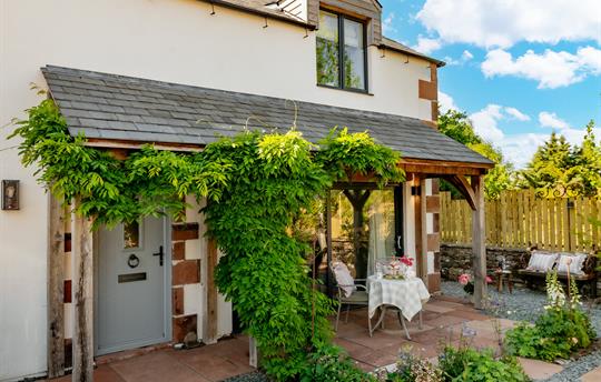 Holiday cottage patio and private hot tub