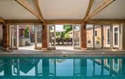Pool Room met uitzicht op het terras
