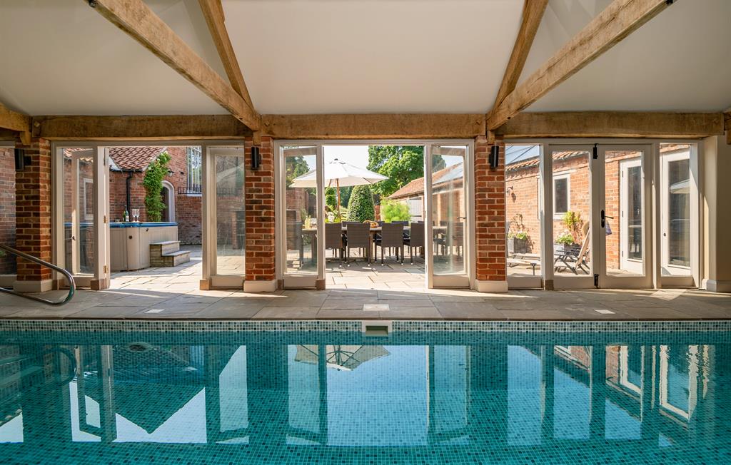 Pool Room met uitzicht op het terras